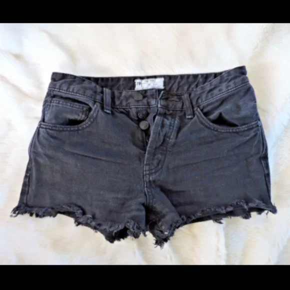 FREE PEOPLE FADED BLACK DENIM CUT OFF SHORTS 25 - Picture 1 of 3